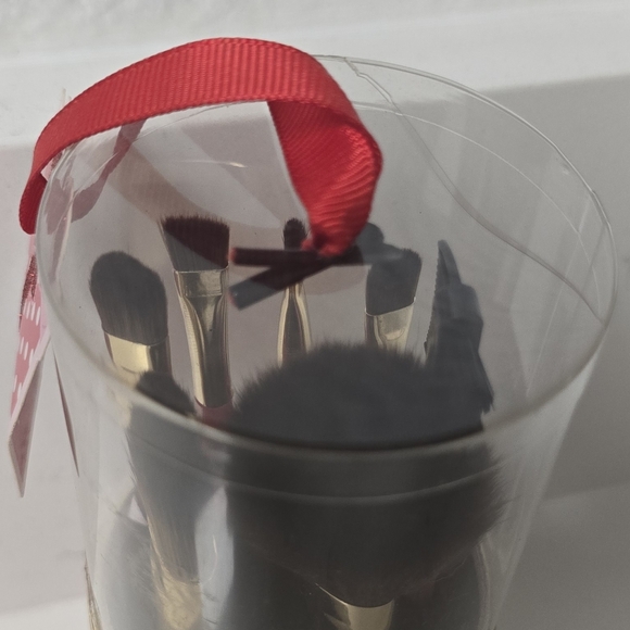 Chic Brush Collection Face & Eye Set - Picture 3 of 4